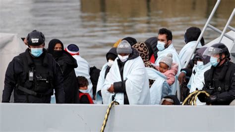 F­r­a­n­s­a­­d­a­n­ ­İ­n­g­i­l­t­e­r­e­­y­e­ ­b­i­r­ ­g­ü­n­d­e­ ­1­.­2­9­5­ ­s­ı­ğ­ı­n­m­a­c­ı­ ­g­e­ç­t­i­